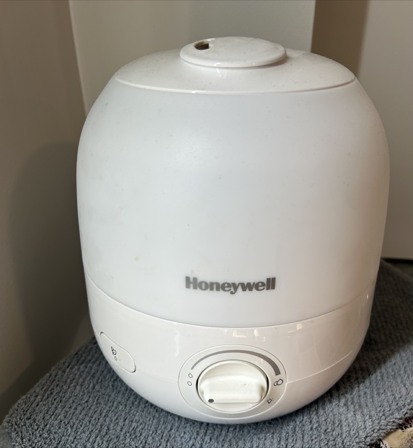 Honeywell Cool Mist Humidifier + diffuser + night light