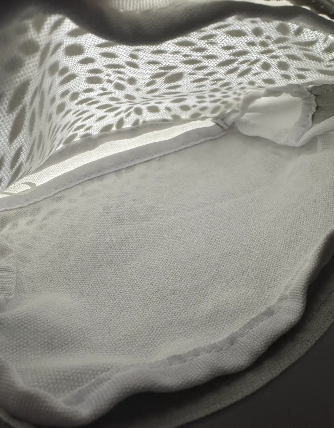 Clarins Leaf Pattern Zip Bag image indicator(3)