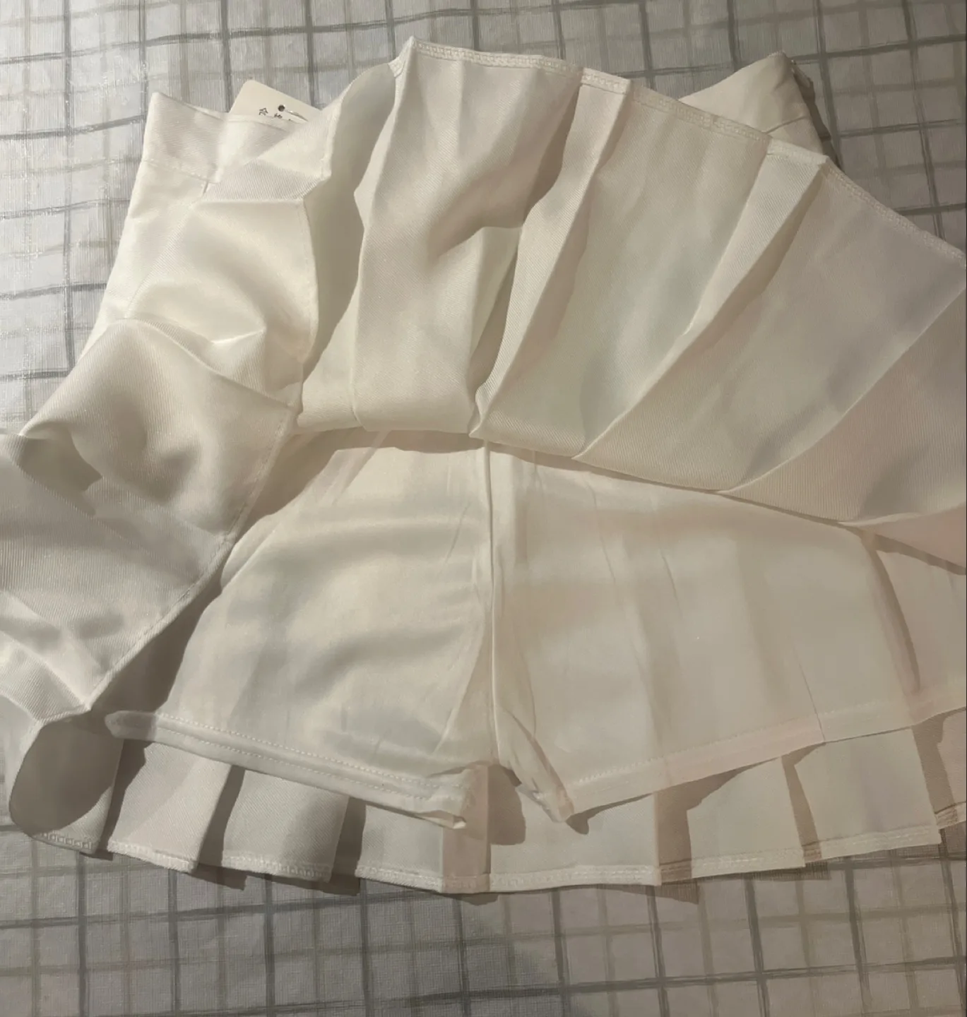 White Pleated Mini Skort image indicator(3)