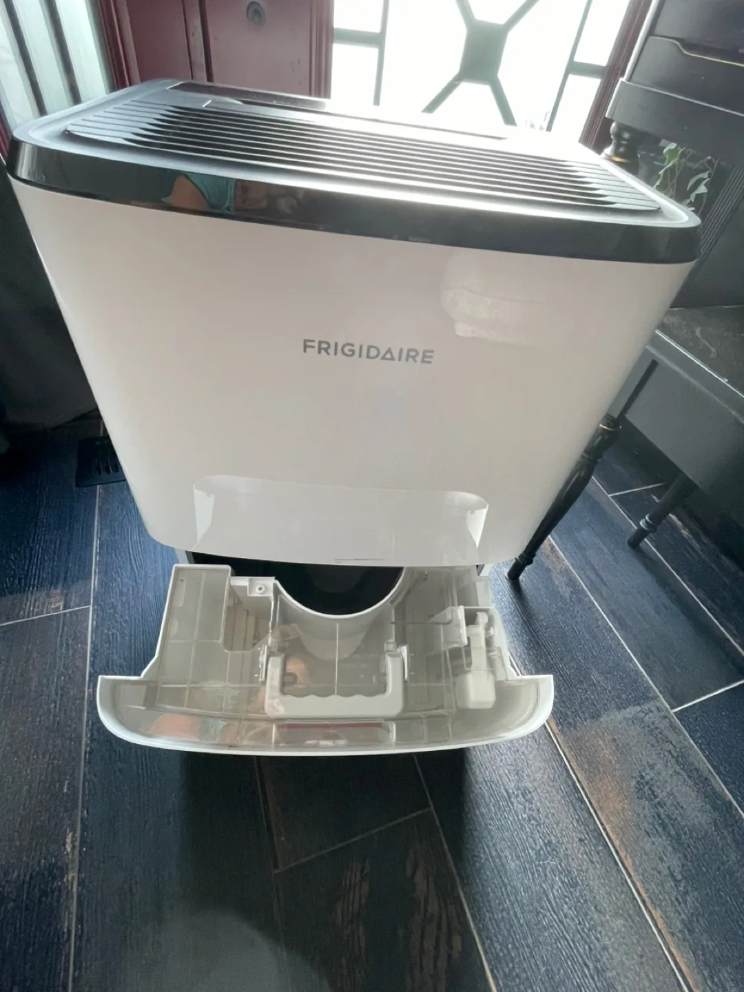 Dehumidifier Frigidaire FFAD5033W10, 50 pint image indicator(3)