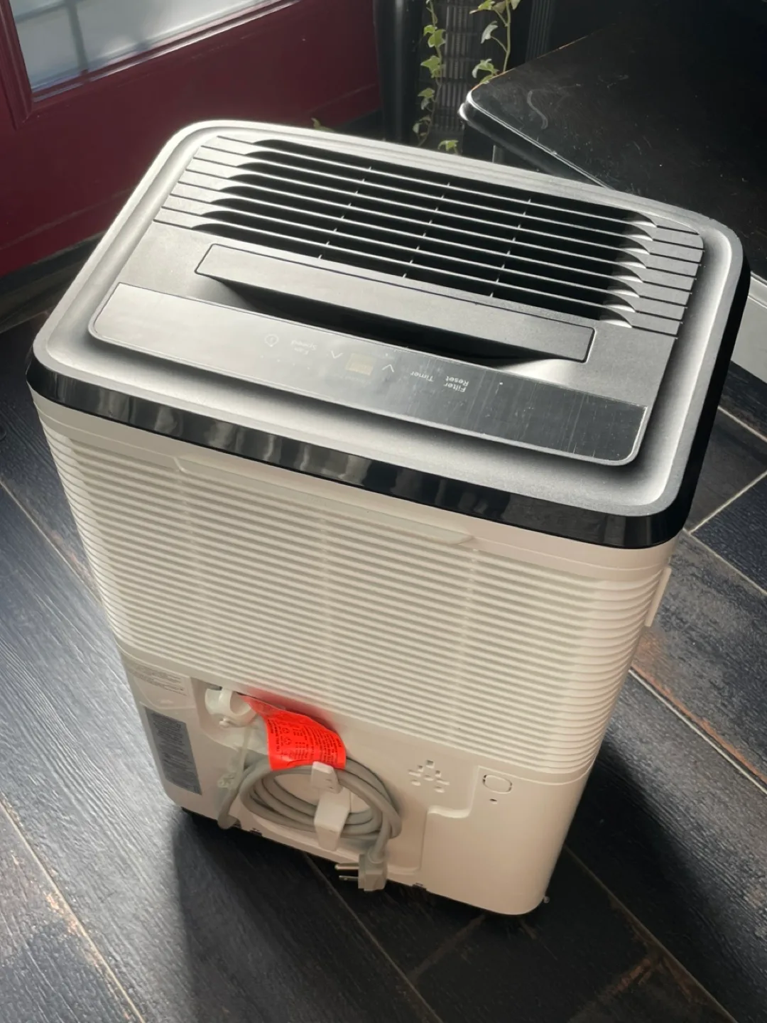 Dehumidifier Frigidaire FFAD5033W10, 50 pint image indicator(7)