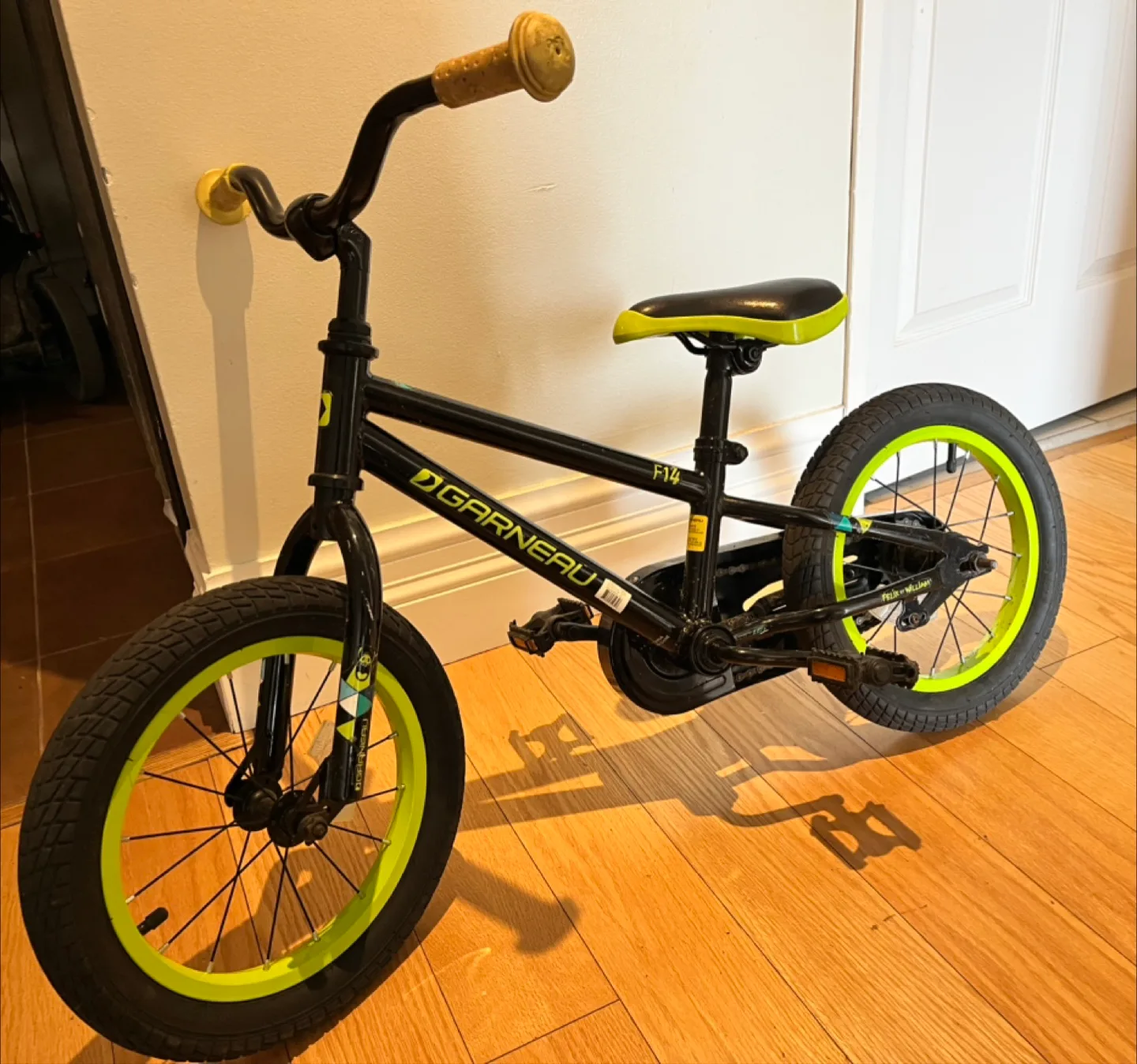 Free. Garneau F14 Kids Bike - Black & Green