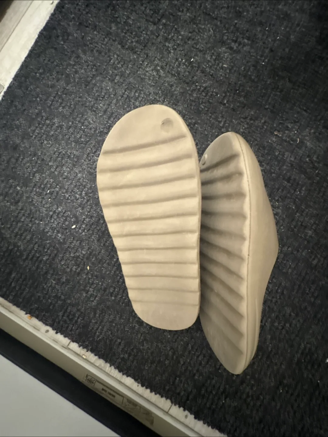 Adidas Yeezy Slide Earth Brown image indicator(3)