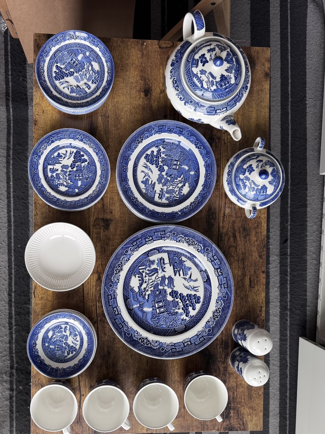 Johnson Bros - Blue Willow China Set - Teapot, Plates, Bowls