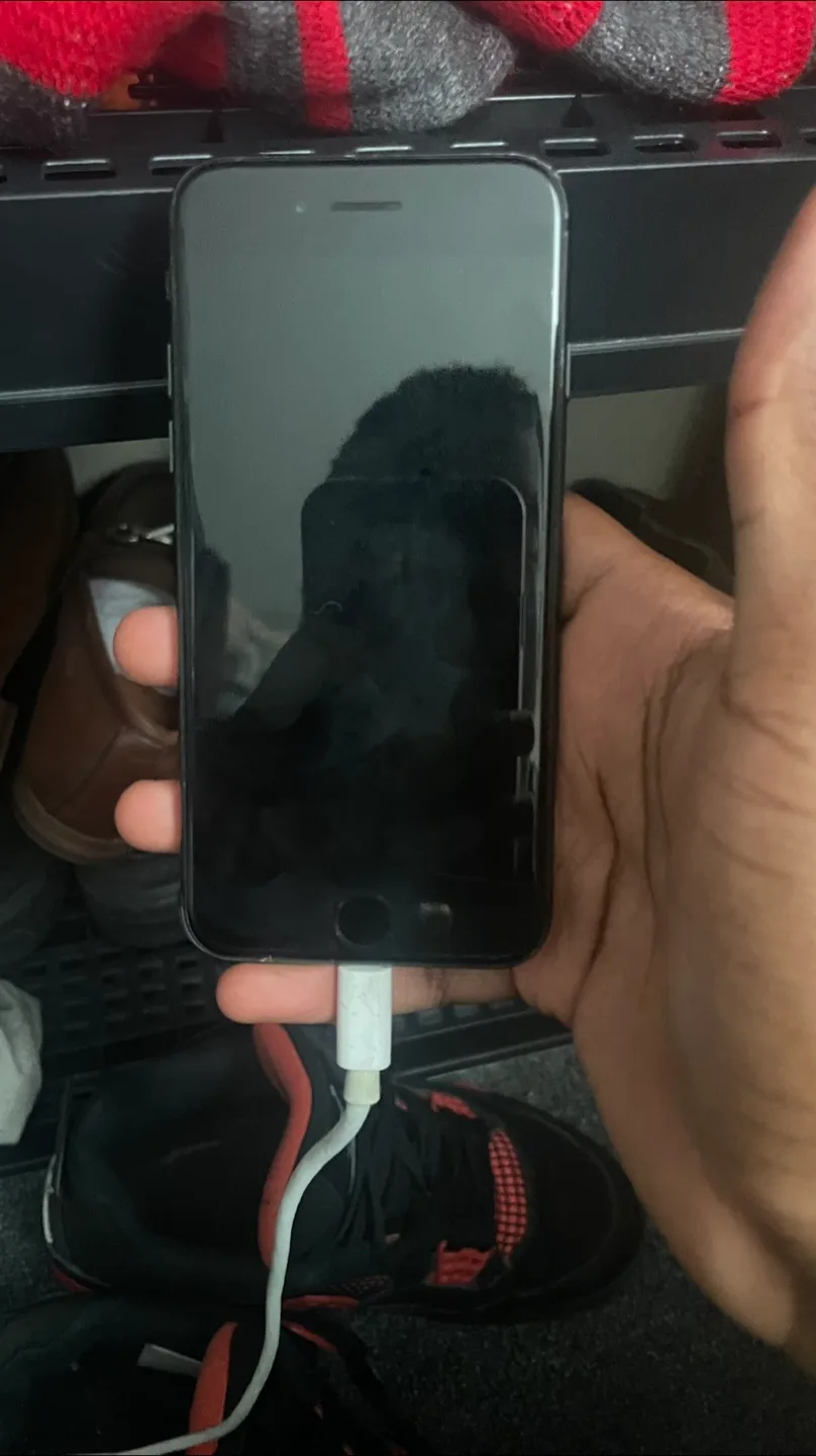 Used iPhone 7 - Black thumbnail