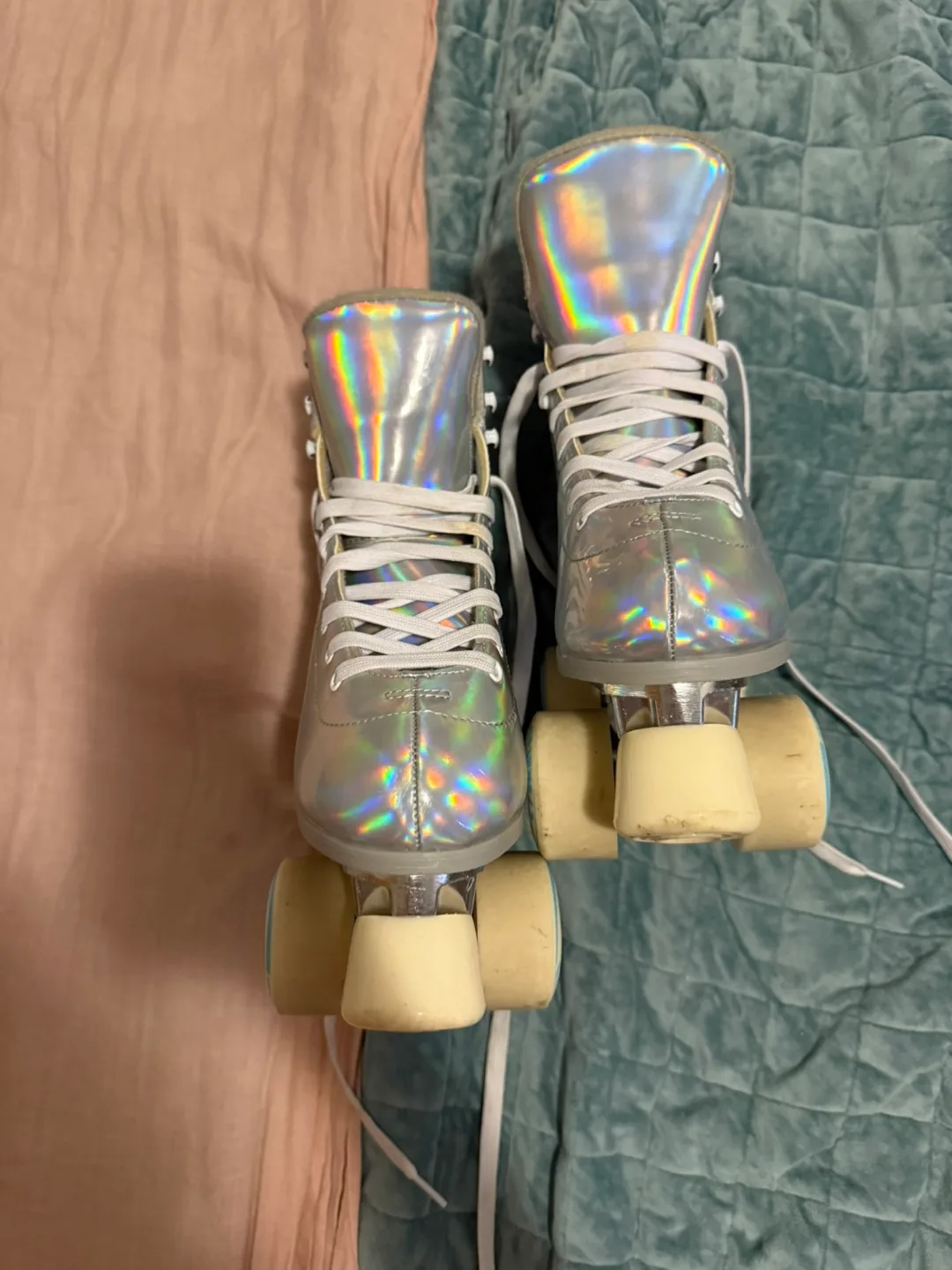 C7 Unicorn Holographic Impala Roller Skates - Size 7 image indicator(2)
