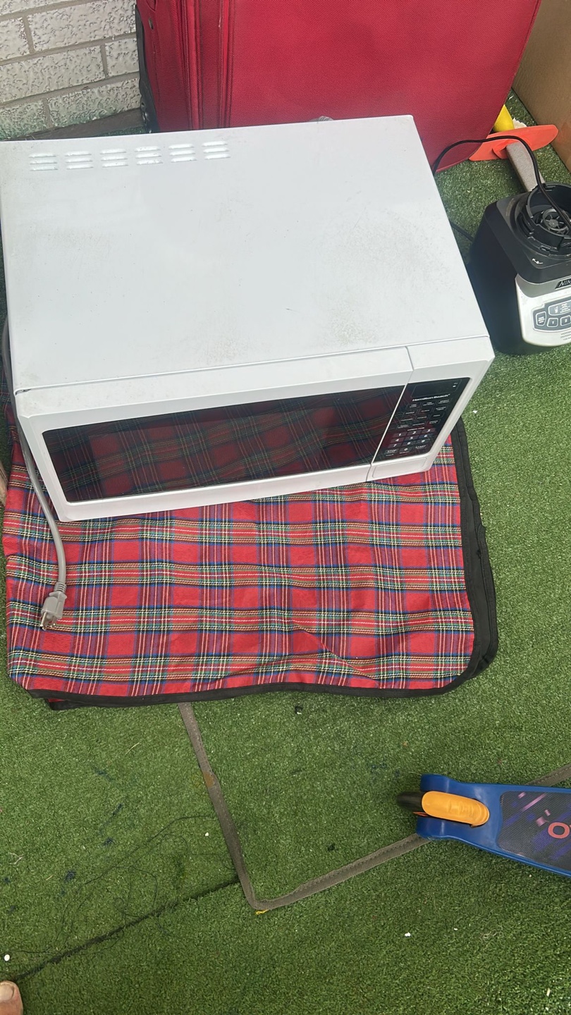 Hamilton Beach Microwave Oven - photo 2