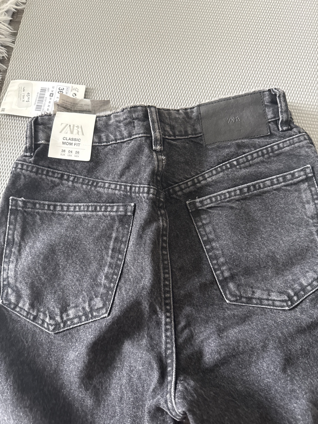 Zara Classic Mom Fit Jeans - US4 - photo 3