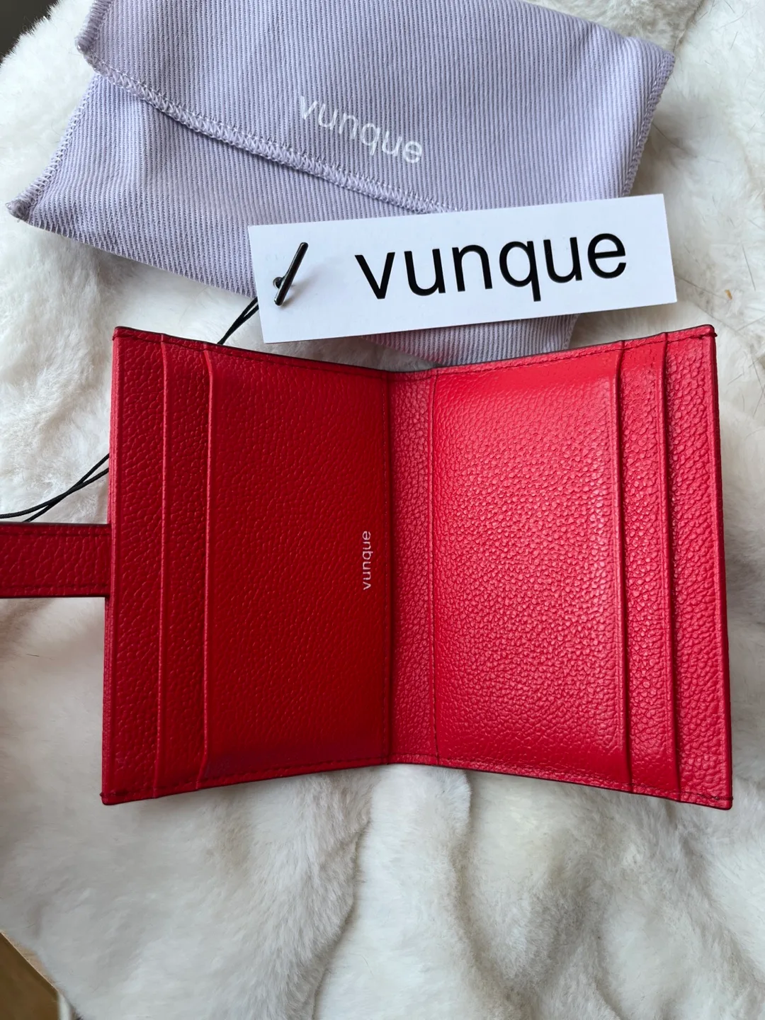 Vunque Leather Card Holder - Red image indicator(3)