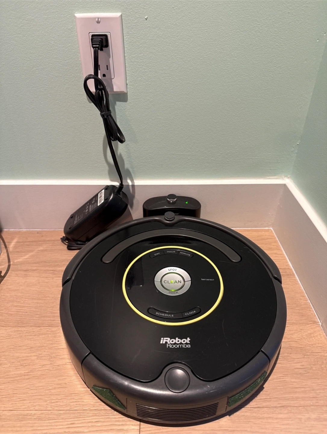 iRobot Roomba Vacuum Cleaner - photo 2