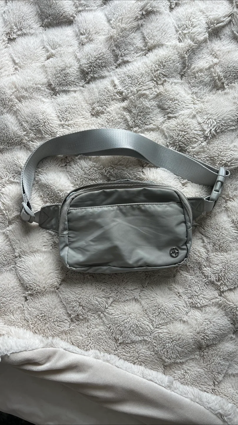 Pander Belt Bag in Seal Grey image indicator(3)