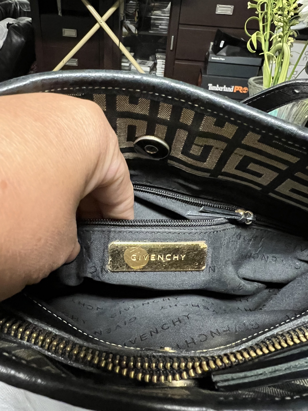 GIVENCHY BUCKET BAG - photo 4
