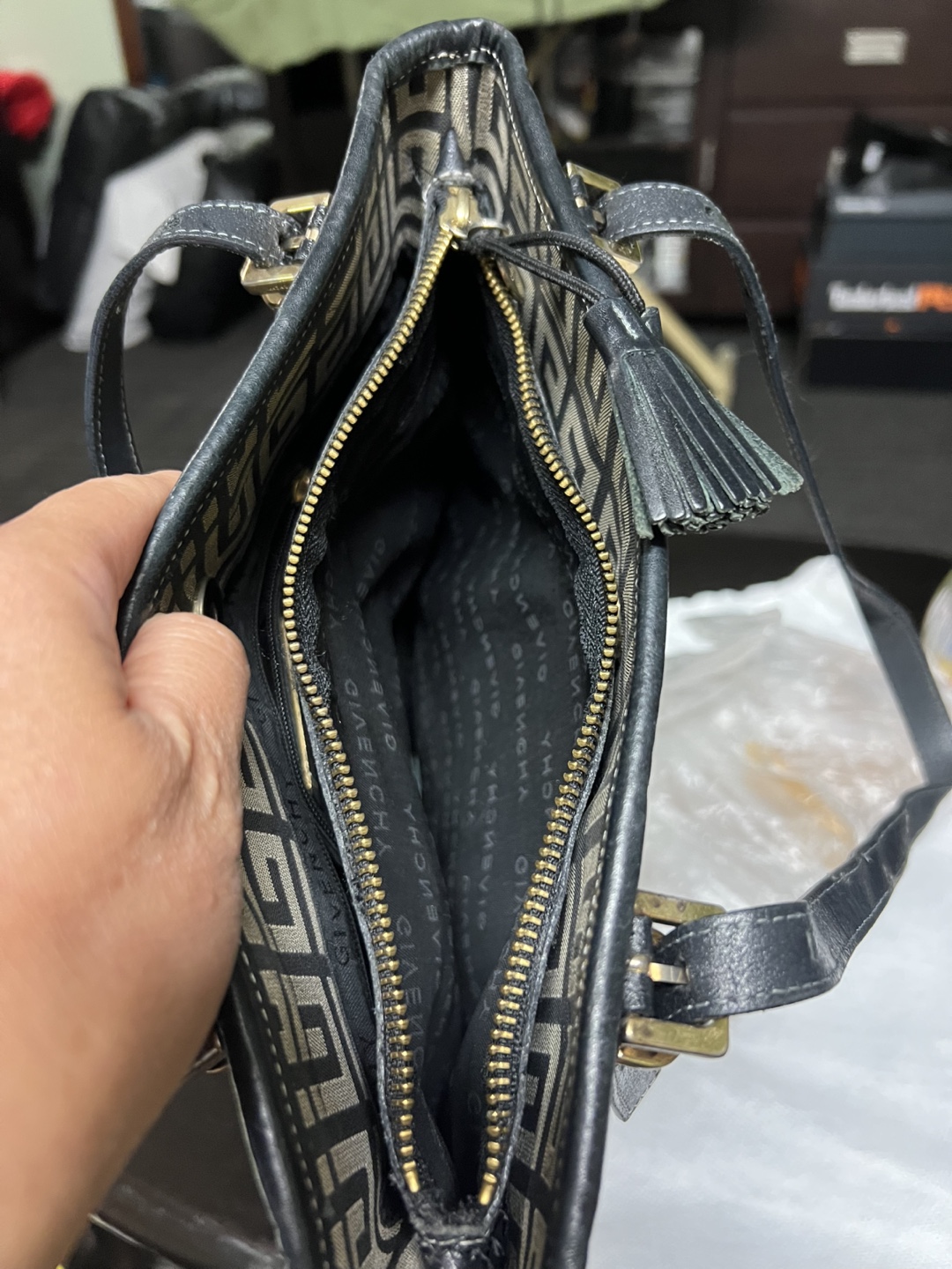 GIVENCHY BUCKET BAG - photo 5