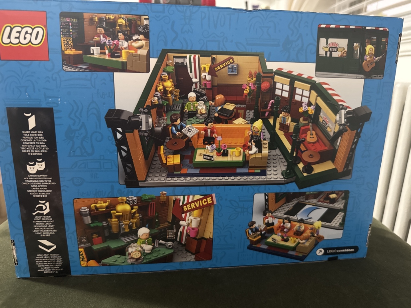 LEGOs - Central Perk Friends Set - photo 4