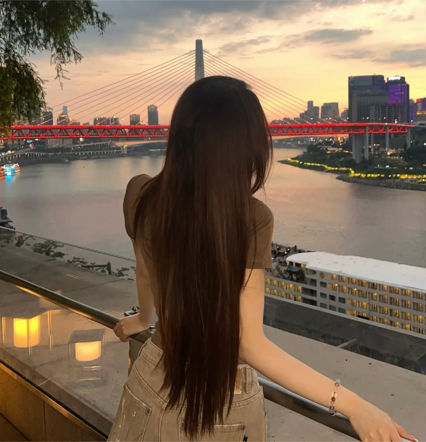 tight fit brown tee image indicator(2)