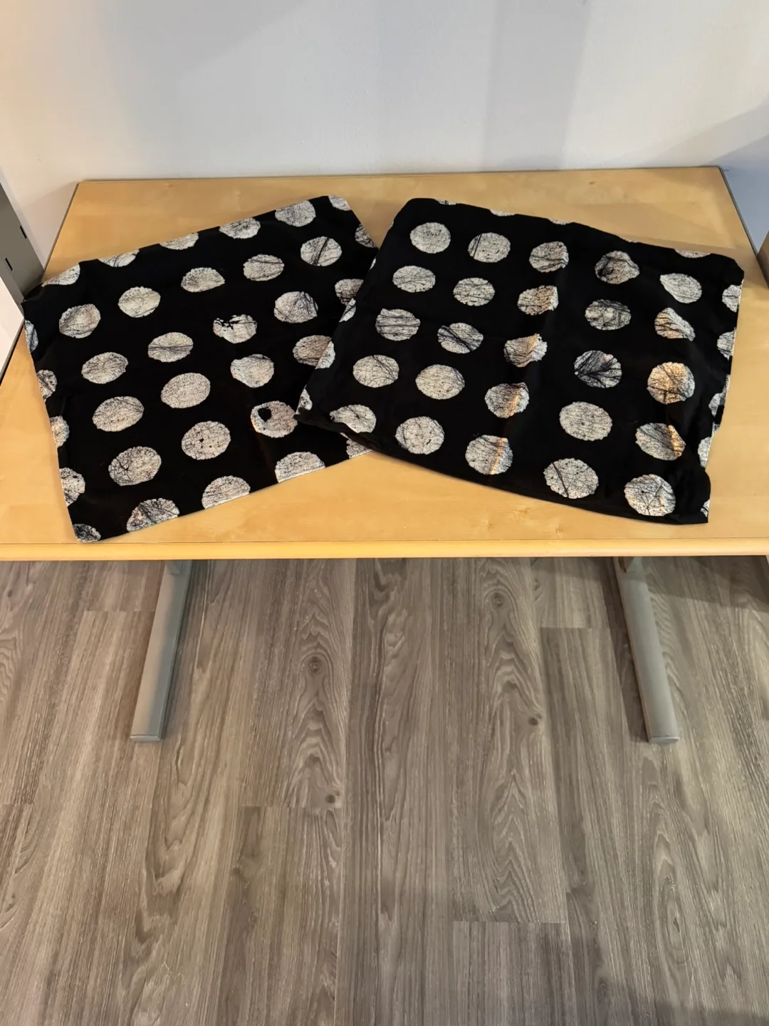 [FREE] Throw Pillow Covers w/zippers - Set of 2 image indicator(2)