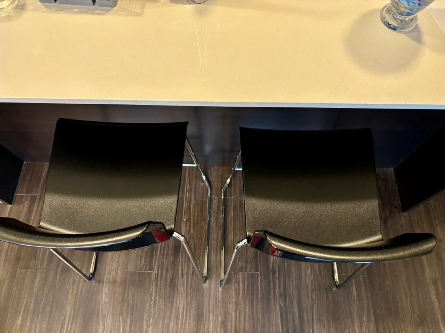 Set of 2 Black Bar Stools image indicator(4)