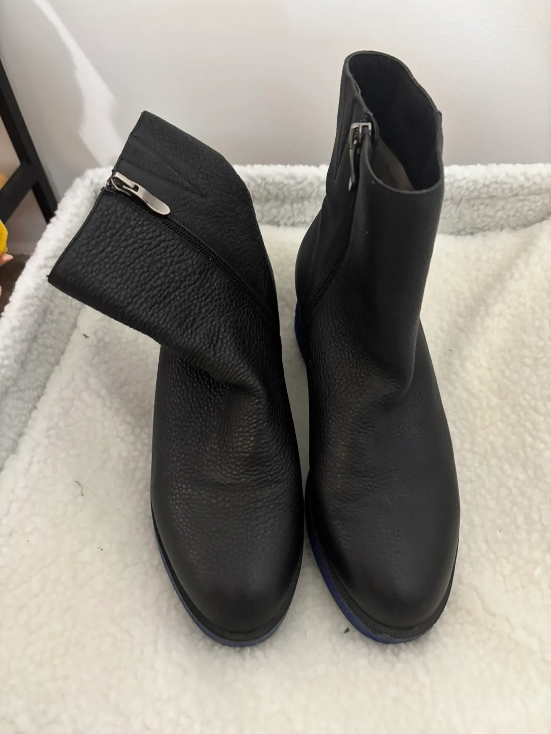 VIA SPIGA Black Leather Ankle Boots - Size 9 image indicator(2)