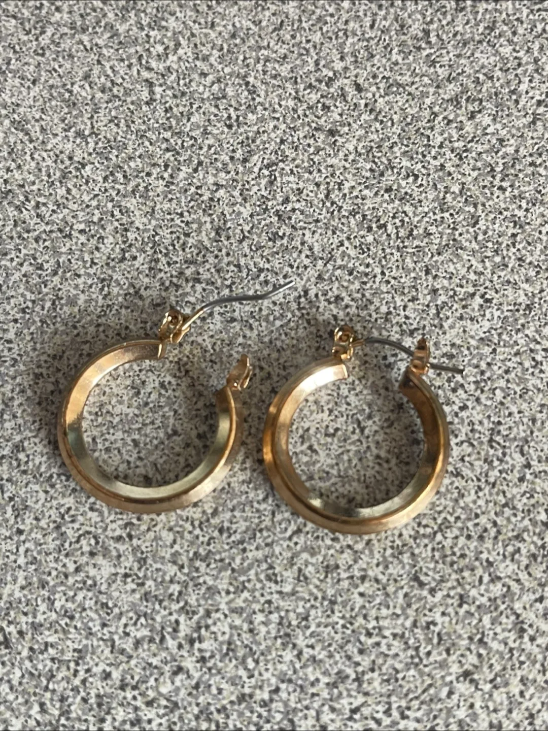 Vintage 90s Antique Gold Plating Small Hoop Earrings image indicator(10)