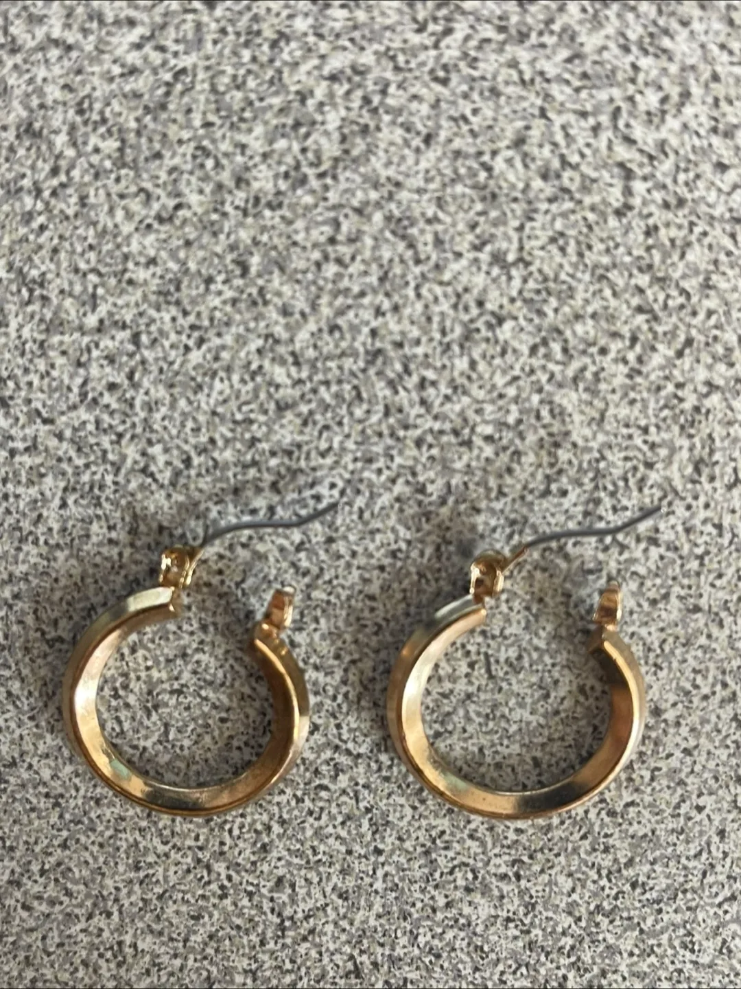 Vintage 90s Antique Gold Plating Small Hoop Earrings image indicator(8)