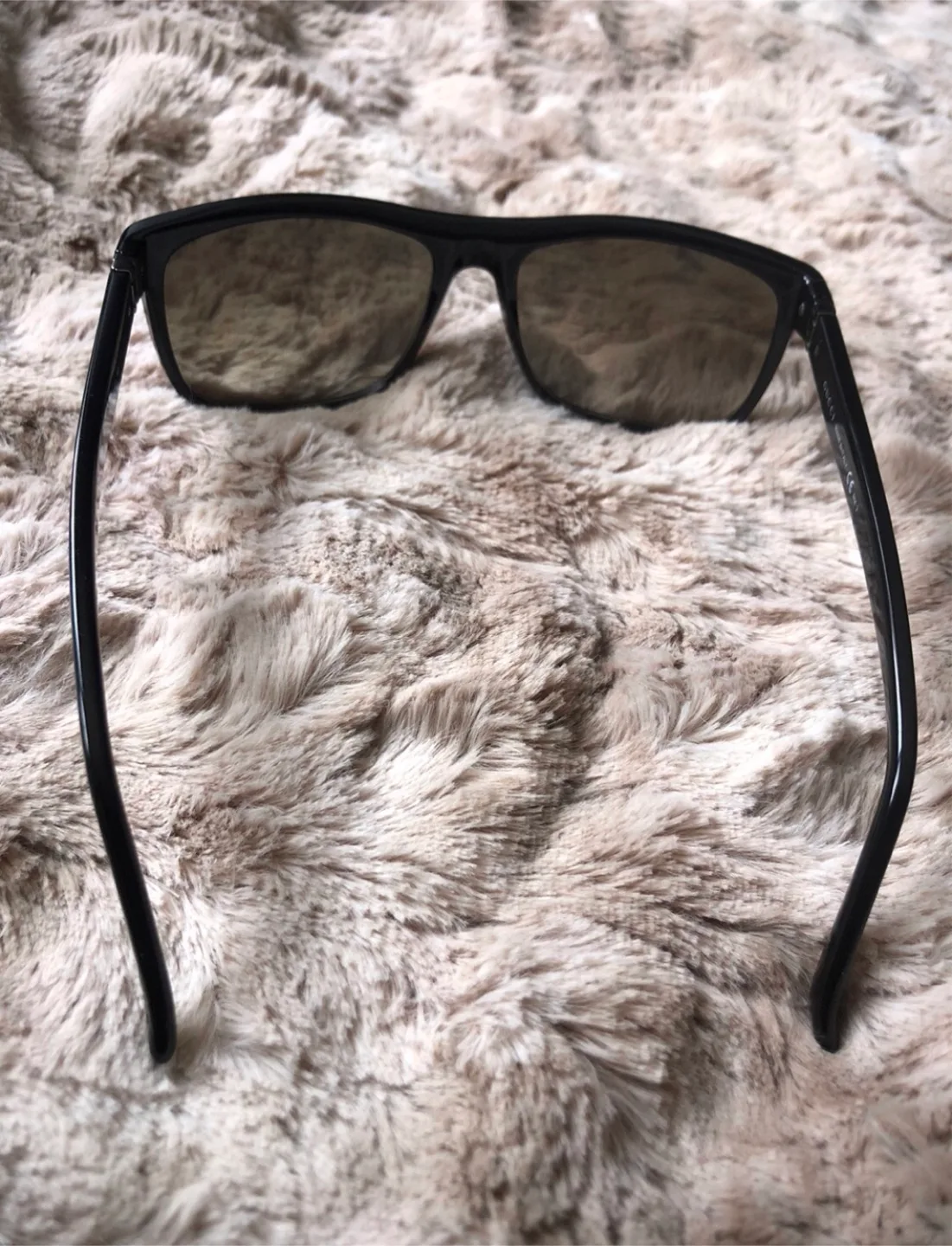 Unisex Gucci Sunglasses image indicator(5)
