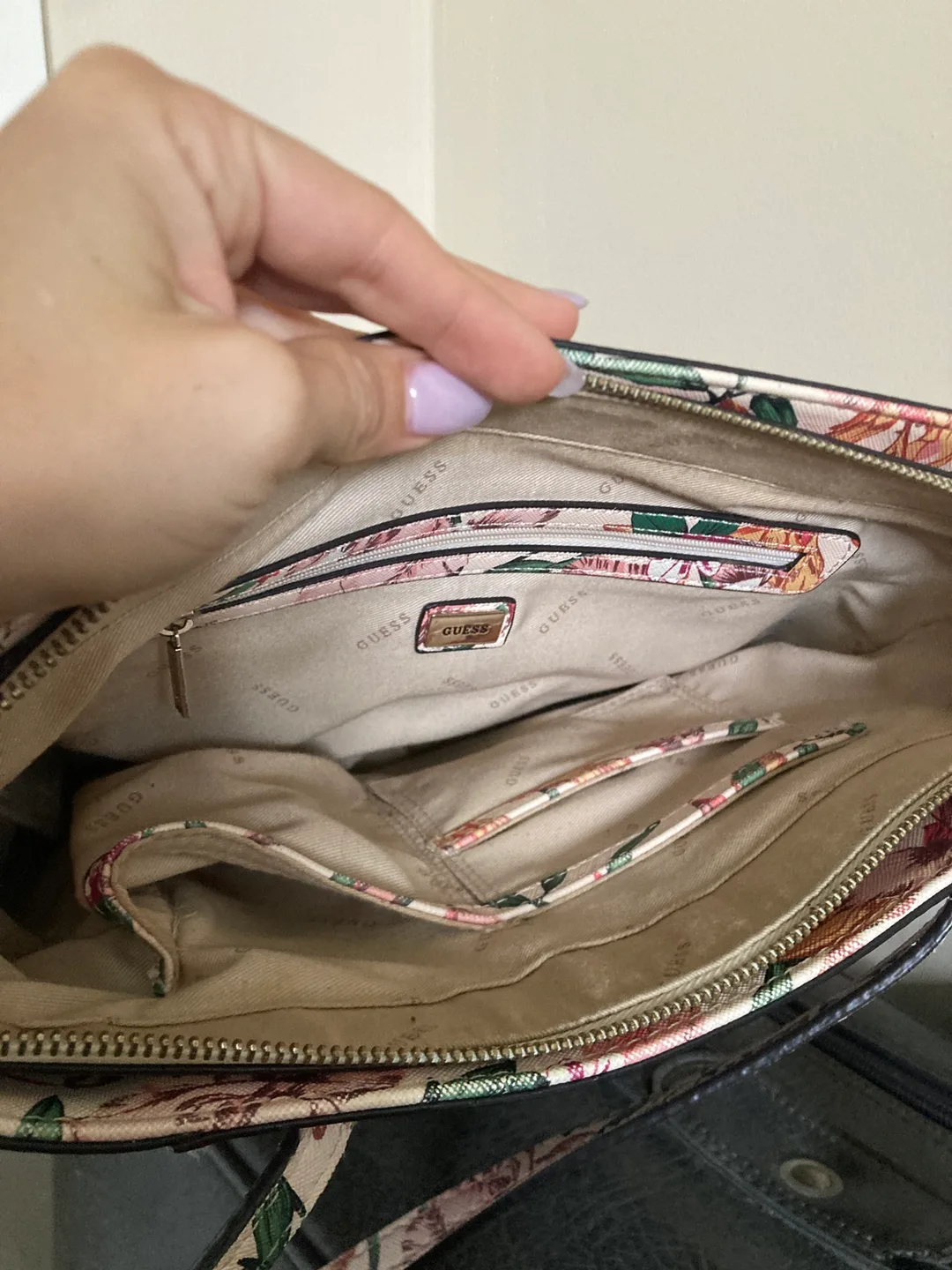 Guess Floral Print Tote Bag image indicator(3)