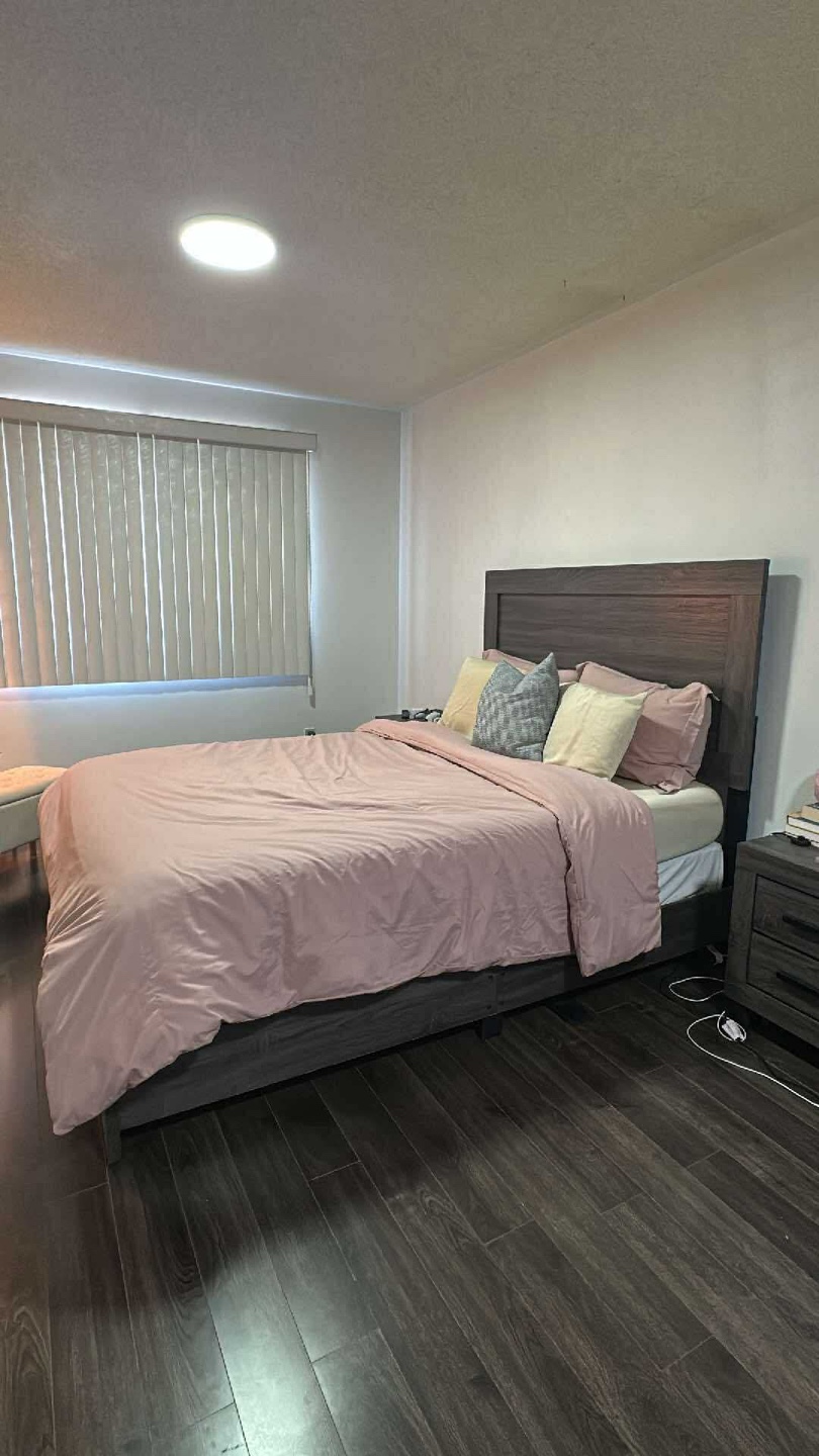 Queen Bed Set - Dresser, Bed Box, Mirror, Nightstand, Headboard