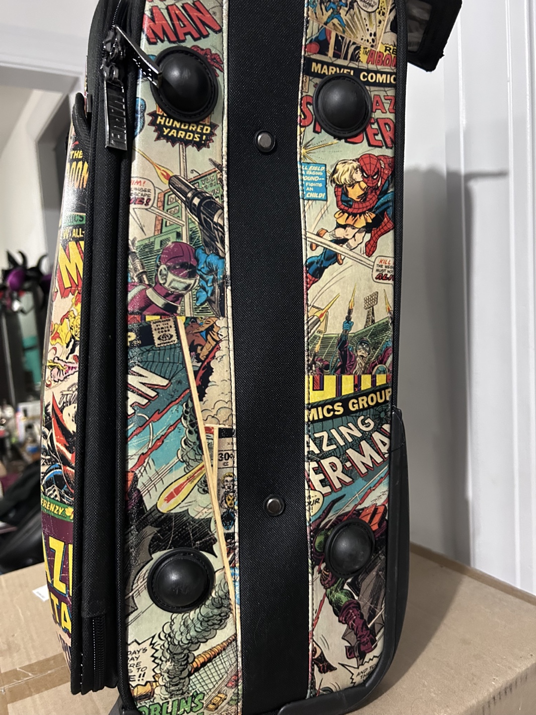 Marvel Comics Rolling Suitcase - photo 3