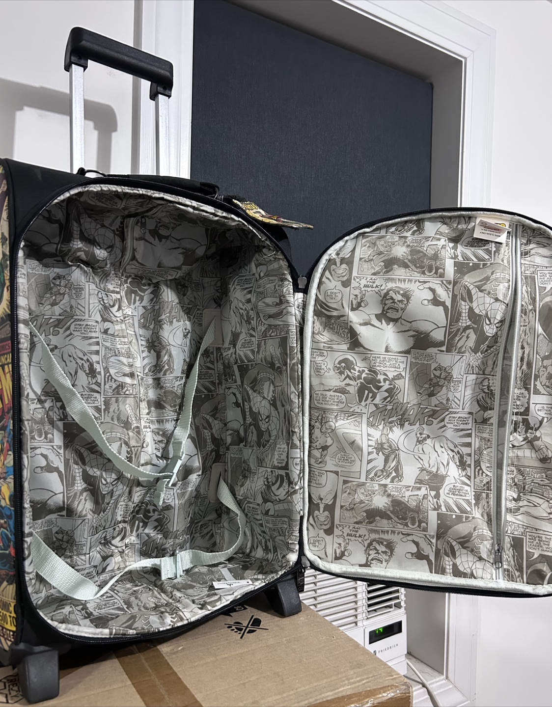 Marvel Comics Rolling Suitcase - photo 2