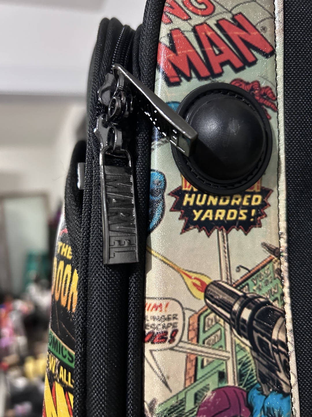 Marvel Comics Rolling Suitcase - photo 4