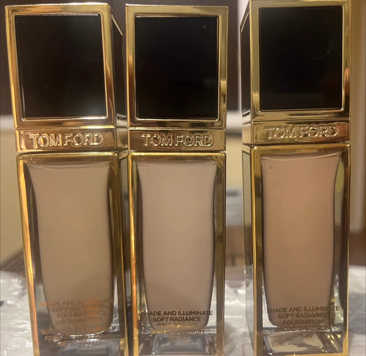 Tom Ford Shade and Illuminate Foundation image indicator(2)
