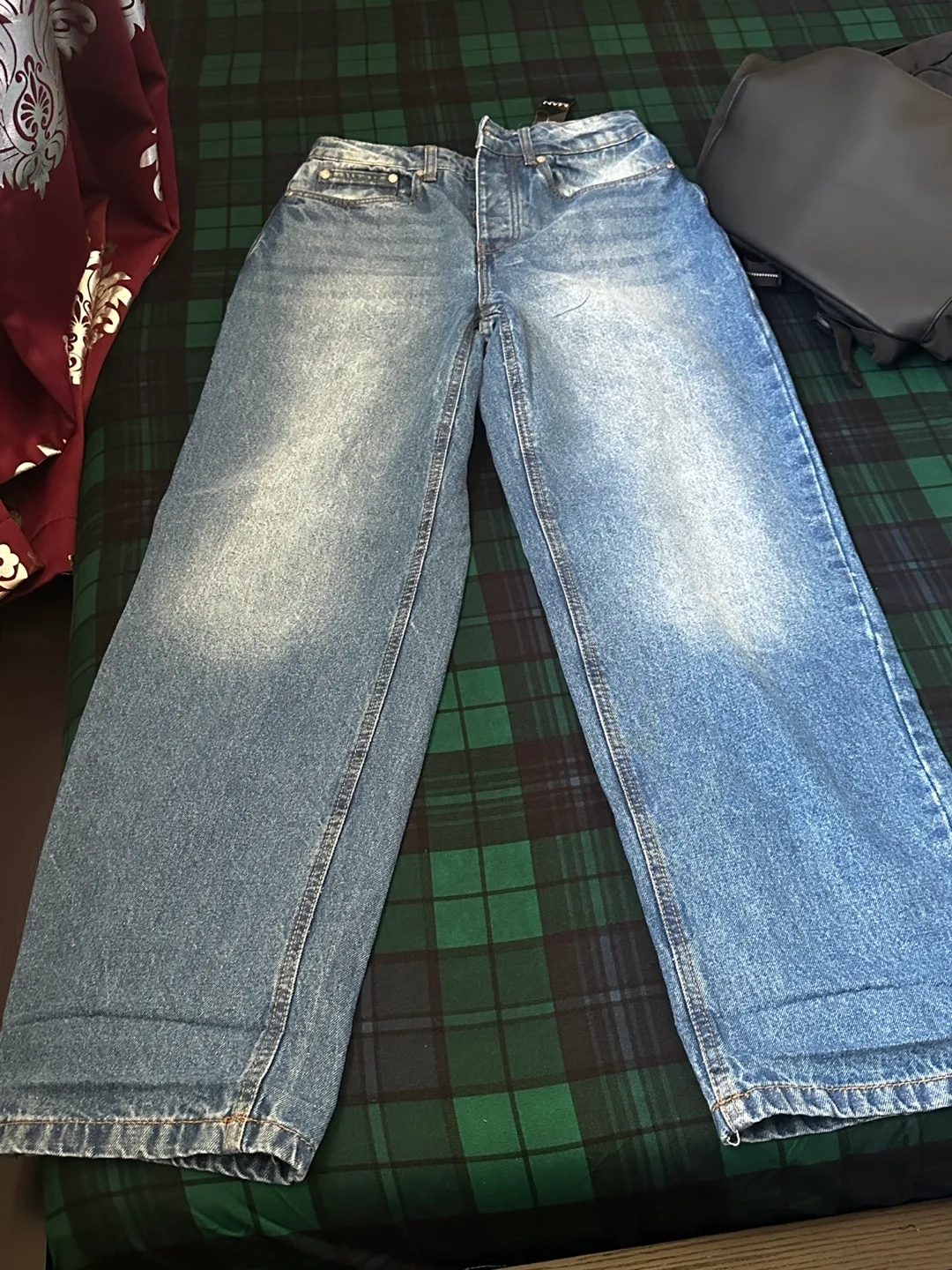 New MAN Loose Fit Jeans image indicator(3)