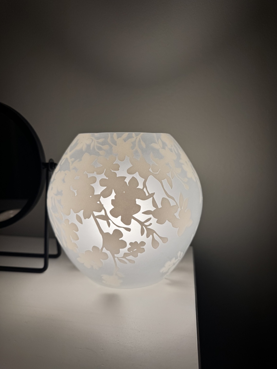 Floral Glass Globe Accent Lamp