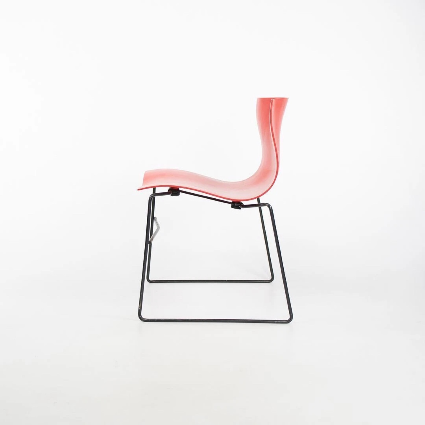 2 Red & 2 White Knoll Vintage Modern Handkerchief Chairs - photo 5