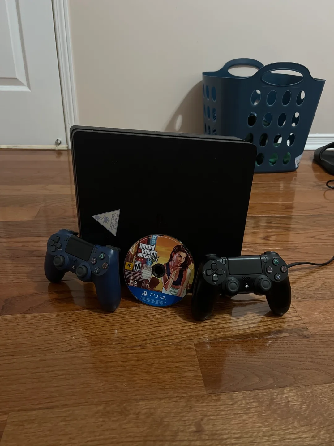 PlayStation 4 Console with 2 Controllers + GTA thumbnail