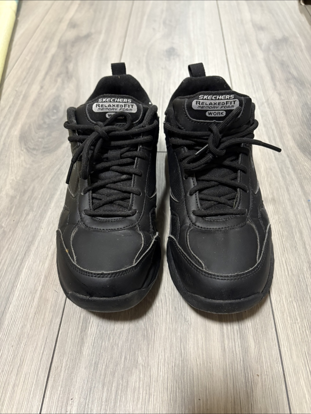👟  Slip-Resistant Skechers Work Shoes – US 8 | Hardly Worn
