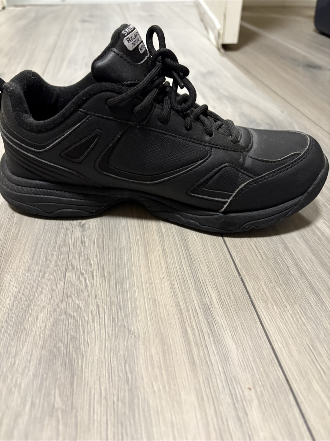 👟  Slip-Resistant Skechers Work Shoes – US 8 | Hardly Worn - photo 2