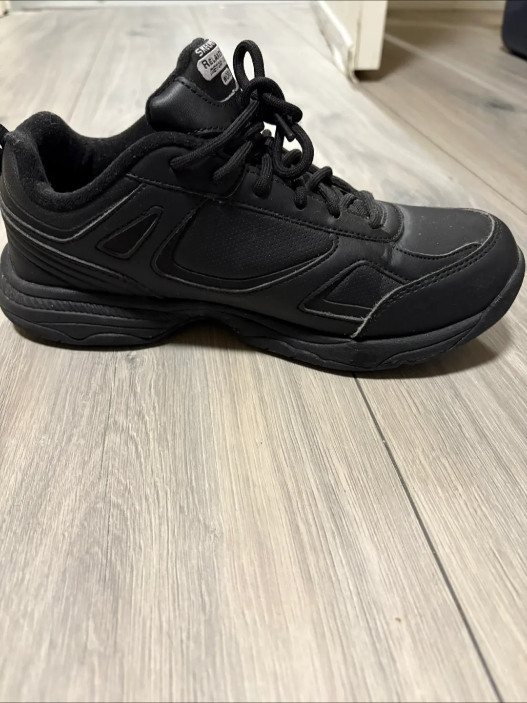 👟  Slip-Resistant Skechers Work Shoes – US 8 | Hardly Worn image indicator(2)