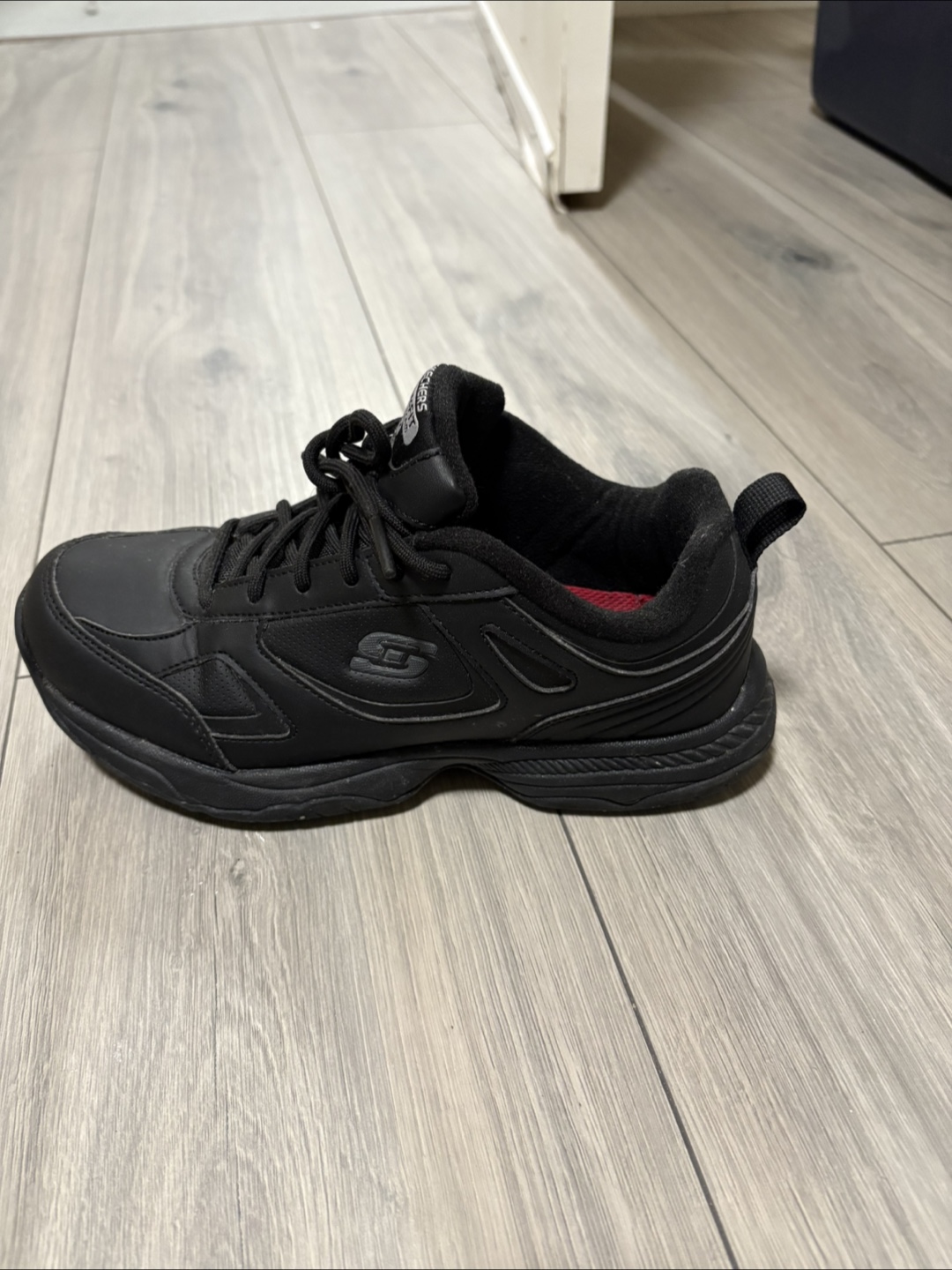 👟  Slip-Resistant Skechers Work Shoes – US 8 | Hardly Worn - photo 3