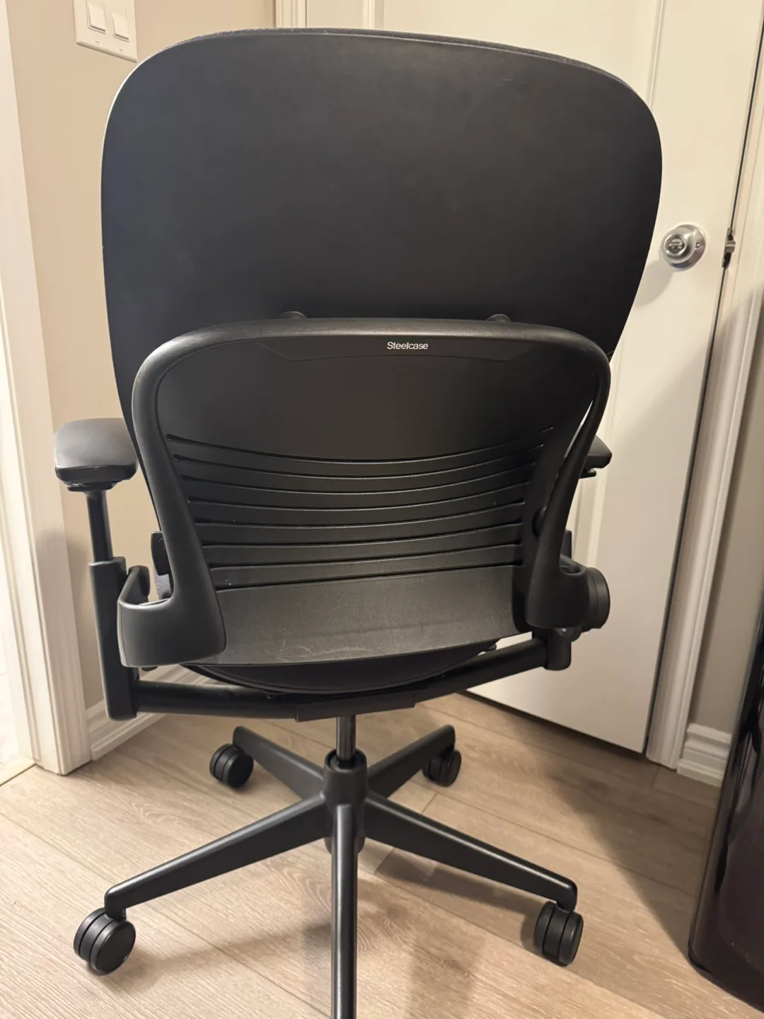 Steelcase Leap V2 Chair (Black) image indicator(5)