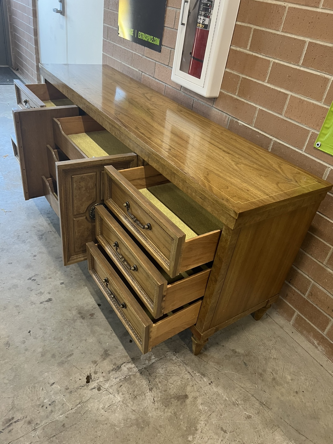9 drawers  Wooden Dresser - photo 3