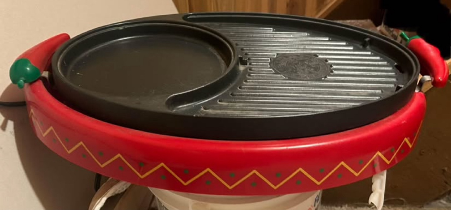 Fiesta Electric Grill with Chili Pepper Handles