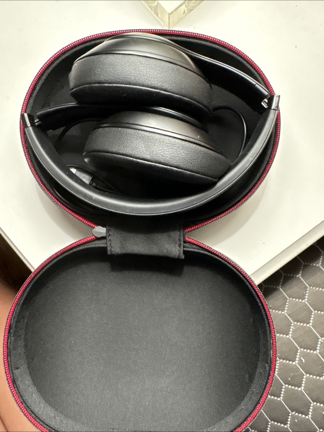 Beats Studio 3 by Dr. Dre. Black with case and charger - photo 5