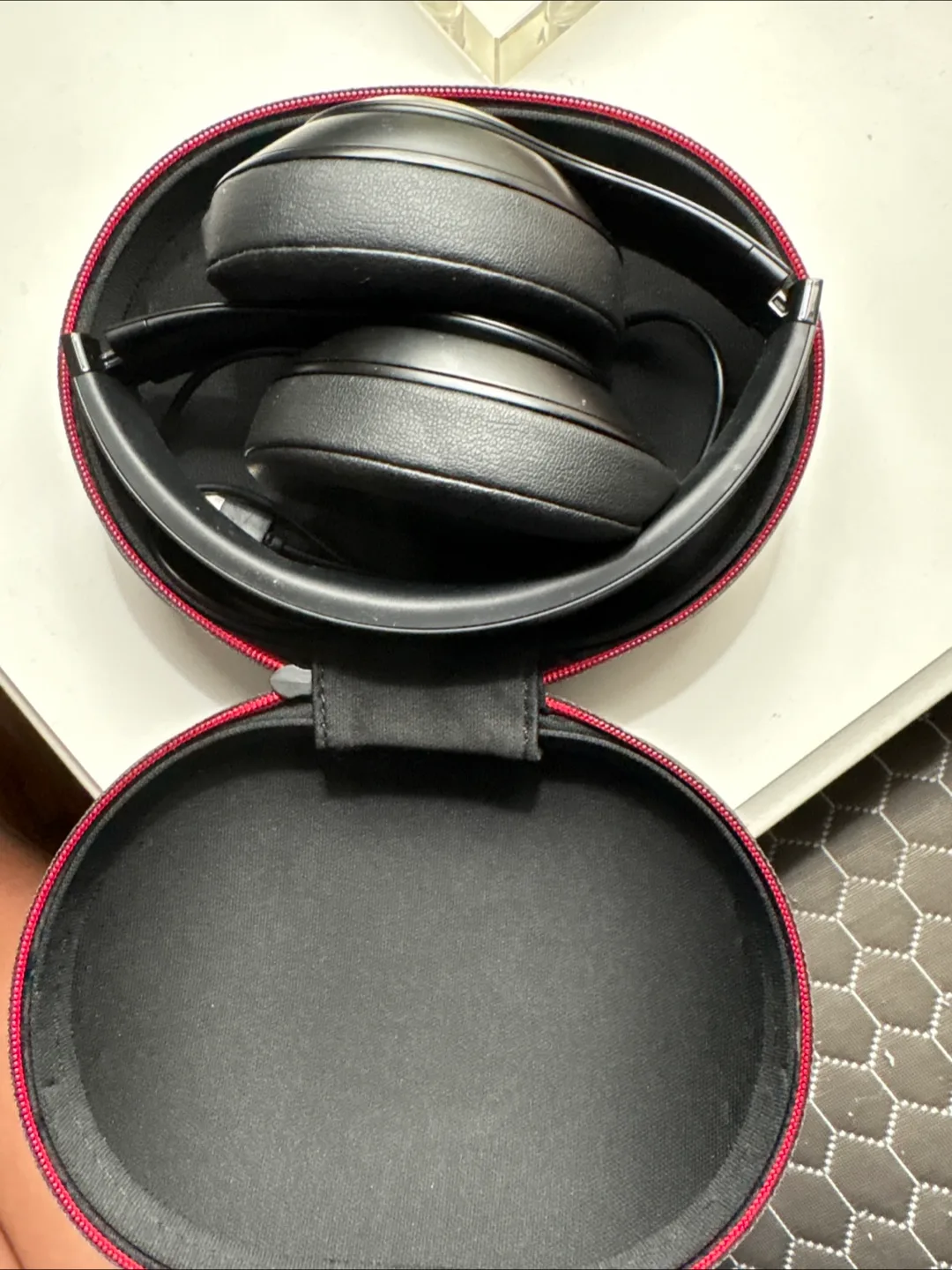 Beats Studio 3 by Dr. Dre. Black with case and charger image indicator(5)