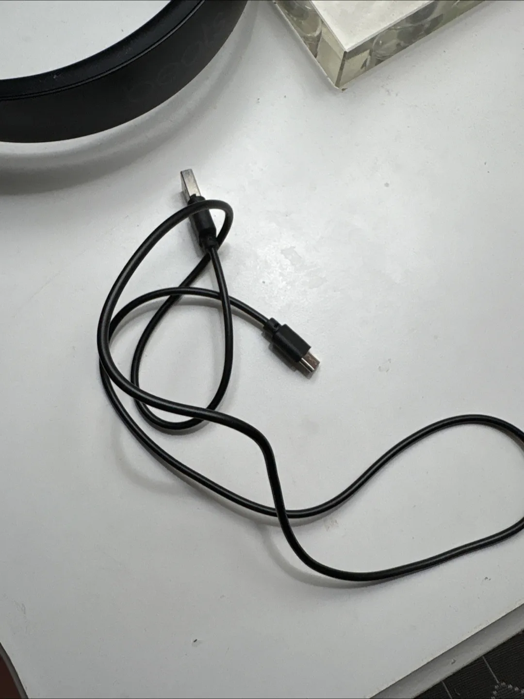 Beats Studio 3 by Dr. Dre. Black with case and charger image indicator(4)