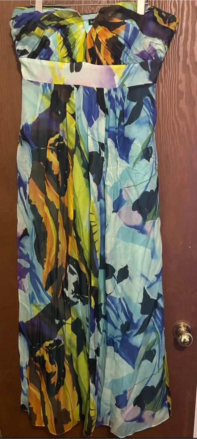 Le Chateau Dresses thumbnail