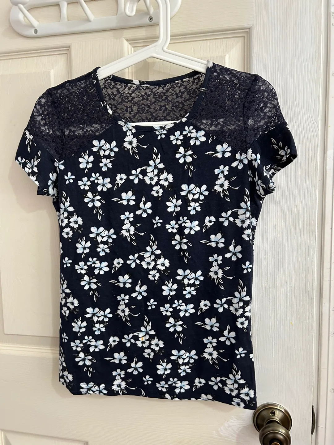 Design Anna Floral Lace Top image indicator(2)