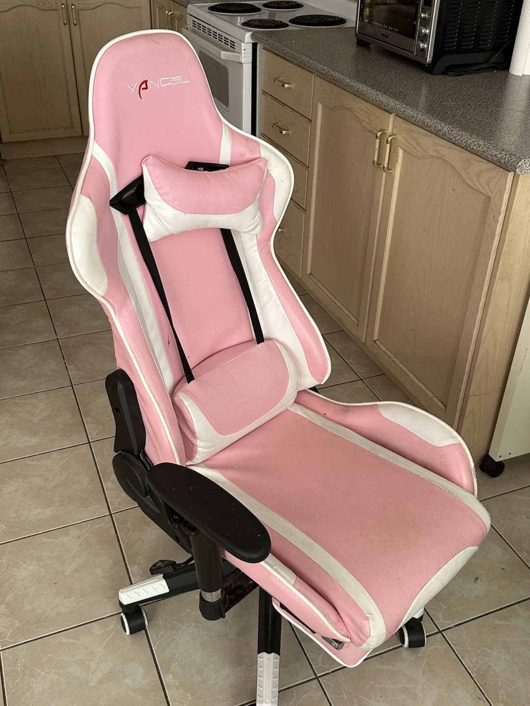 Vancel Pink & White Gaming Chair