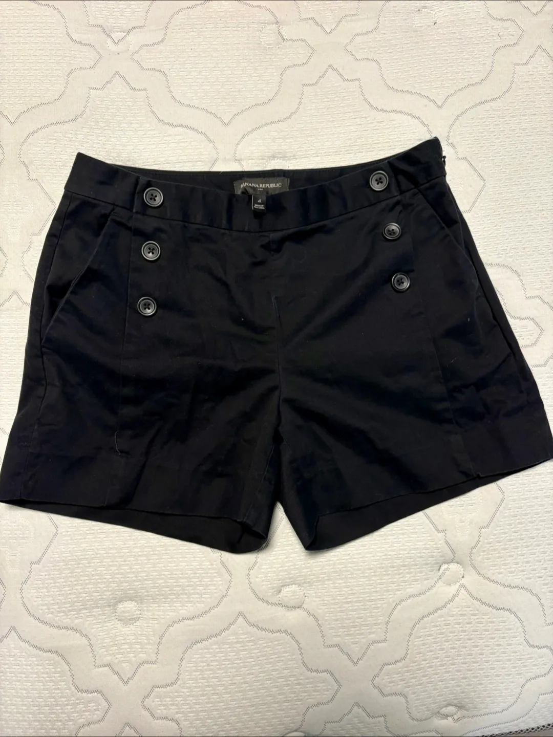 Variety of Women's Shorts - Banana Republic, Talula, Dynamite image indicator(4)