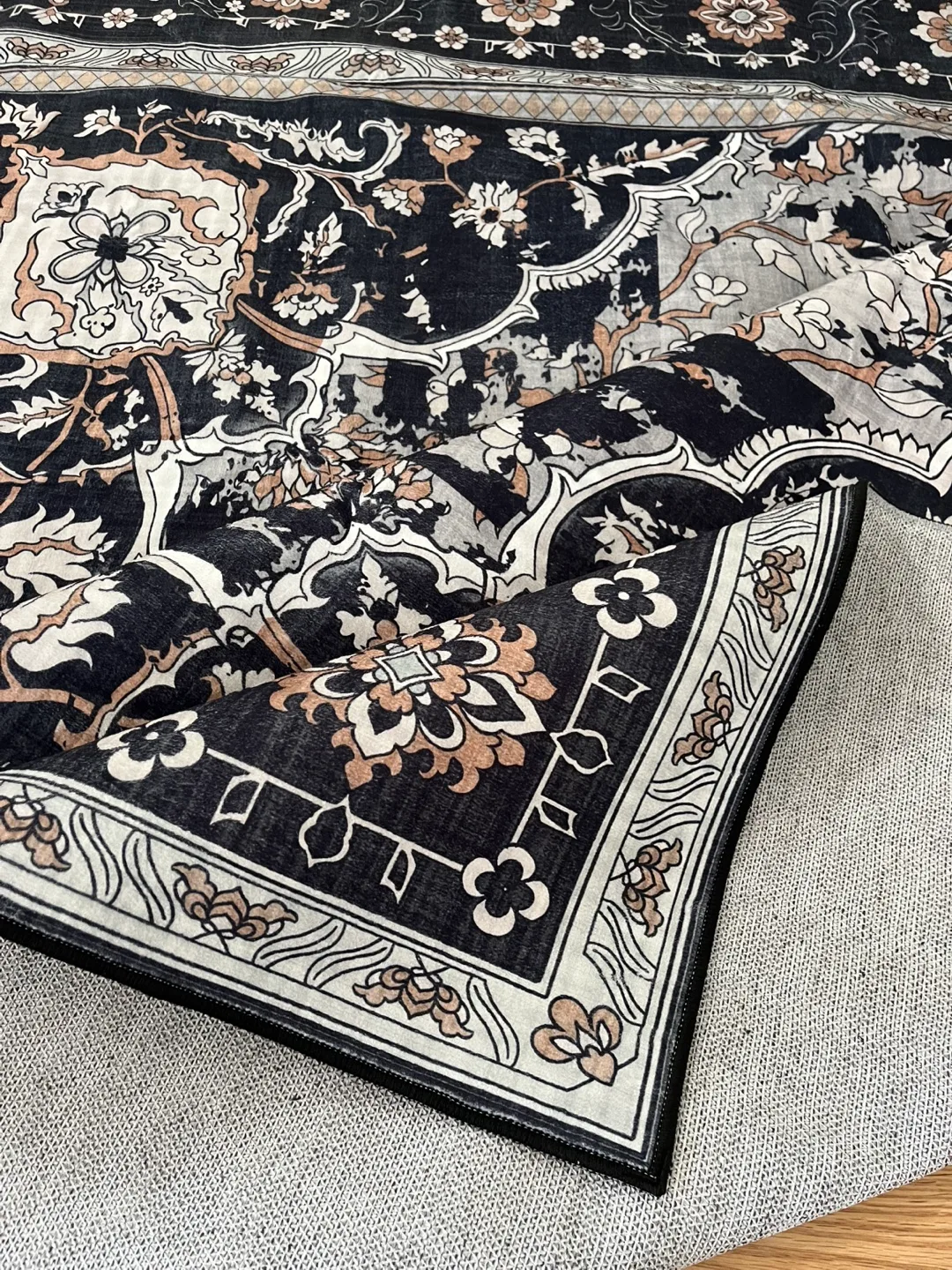 Brand New 9x12ft Elegant Area Rug image indicator(2)